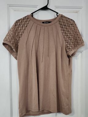 Automet Taupe Lace Sleeve Pleated Short-Sleeve Top